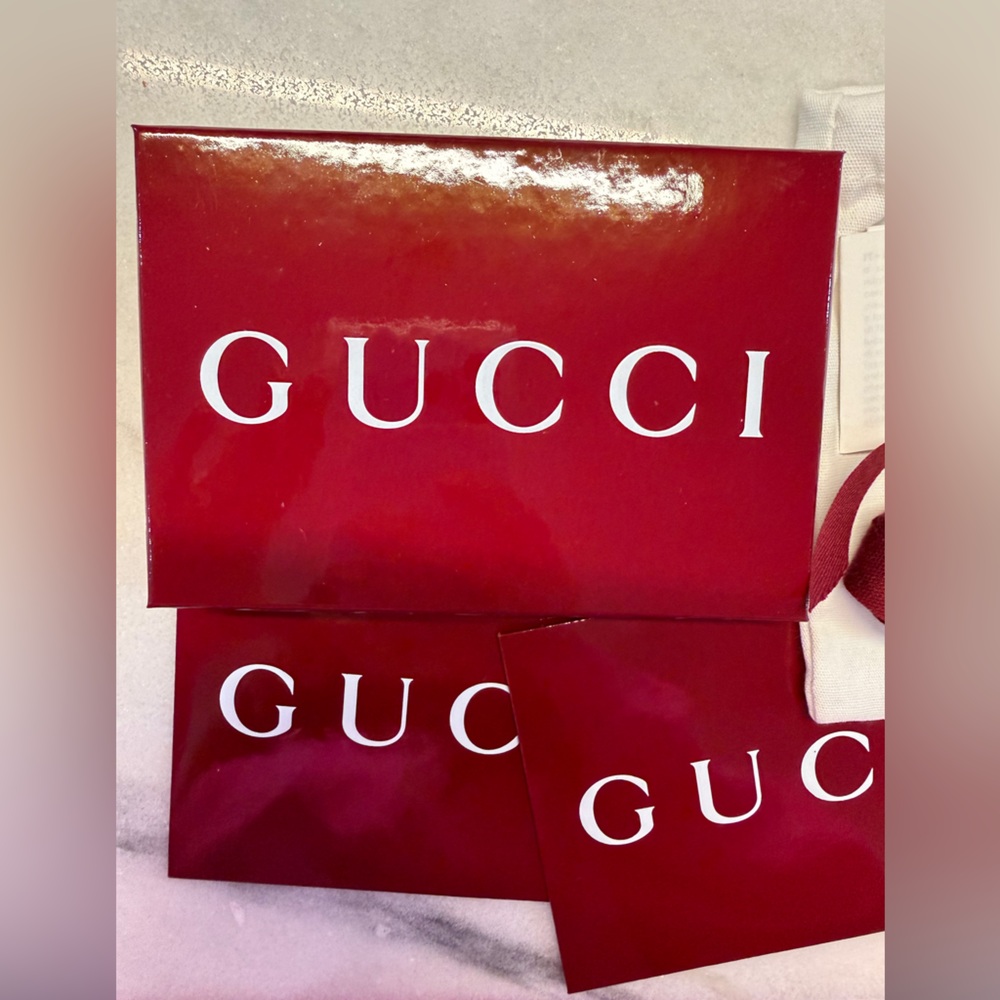 Gucci Burgundy gift Box with dust bag, ribbon and evelopes - Picture 2 of 8